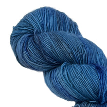 Load image into Gallery viewer, Delft 4